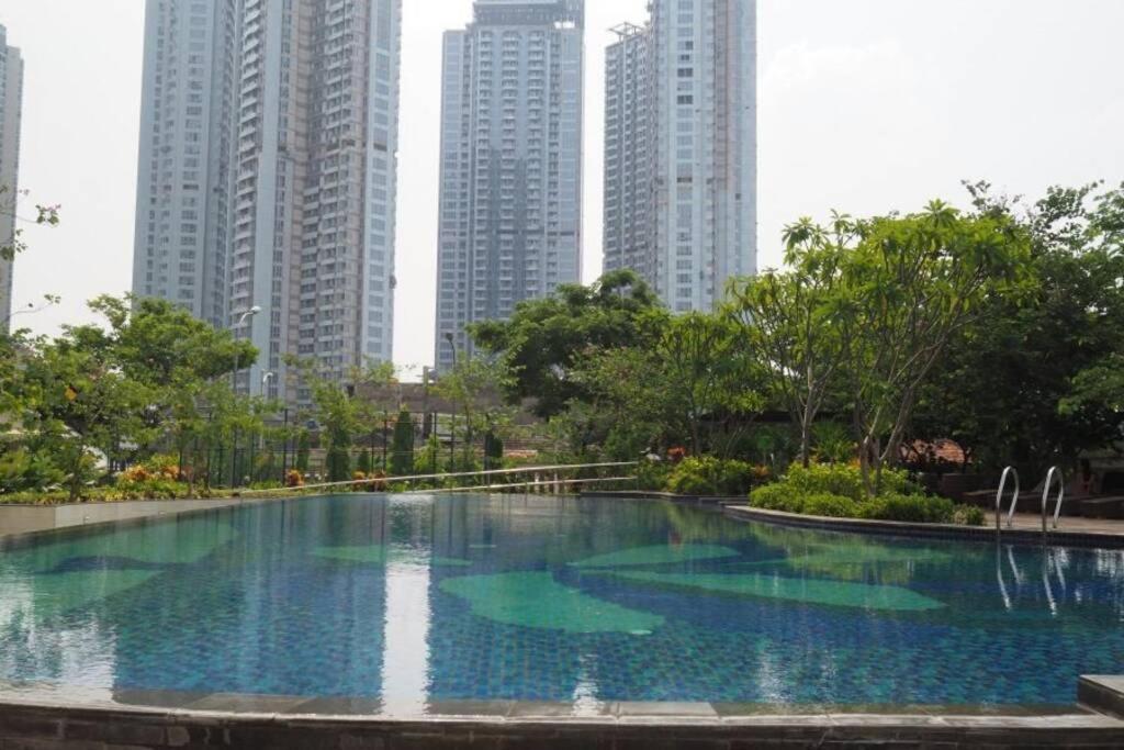 1 Bedroom Apartment Near Central Park Mall Jakarta Exterior foto