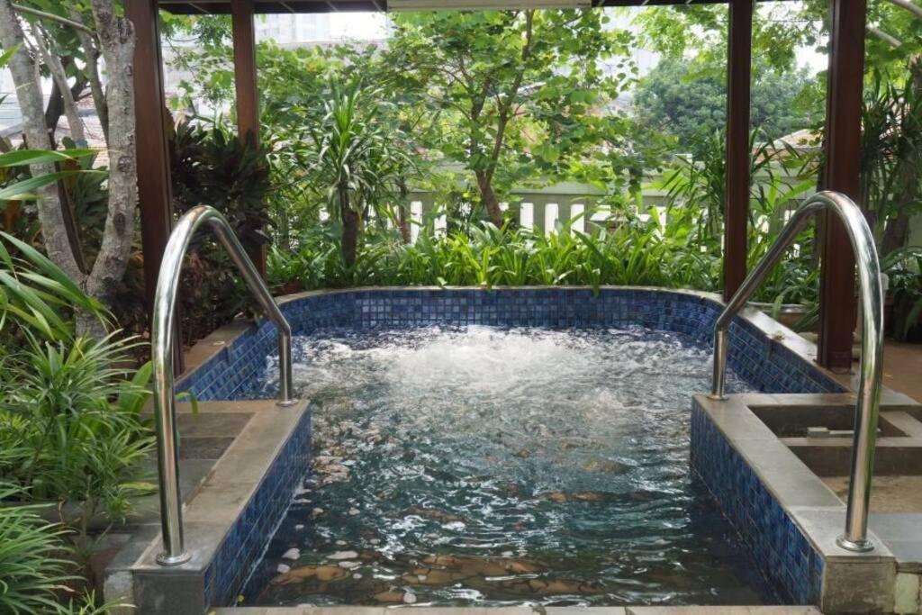 1 Bedroom Apartment Near Central Park Mall Jakarta Exterior foto